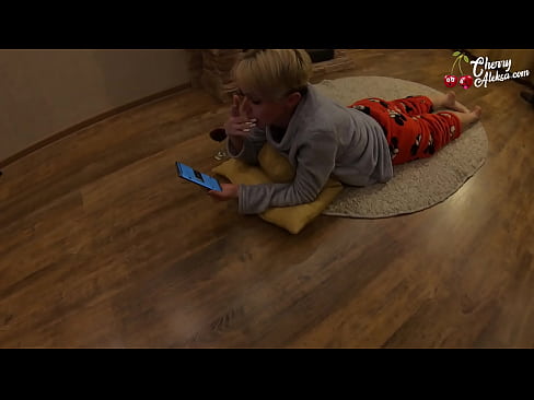 ❤️ Šialená blondínka fajčí obrovský penis a skáče na ňom - análny sex ❌ Anal video na porno sk.taxiklass.ru ❌❤