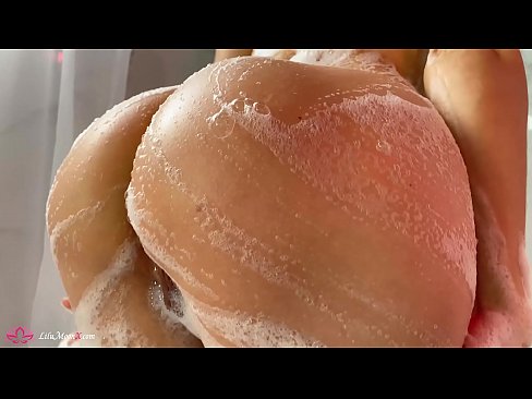 ❤️ Brunetka masturbuje kundičku s vibrátorom až do intenzívneho orgazmu v sprche ❌ Anal video na porno sk.taxiklass.ru ❌❤