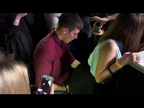 ❤️ Skutočný sex v ruskom nočnom klube. 18-ročné ruské dievča v análnom otvore a vagíne jebané v nočnom klube ❌ Anal video na porno sk.taxiklass.ru ❌❤